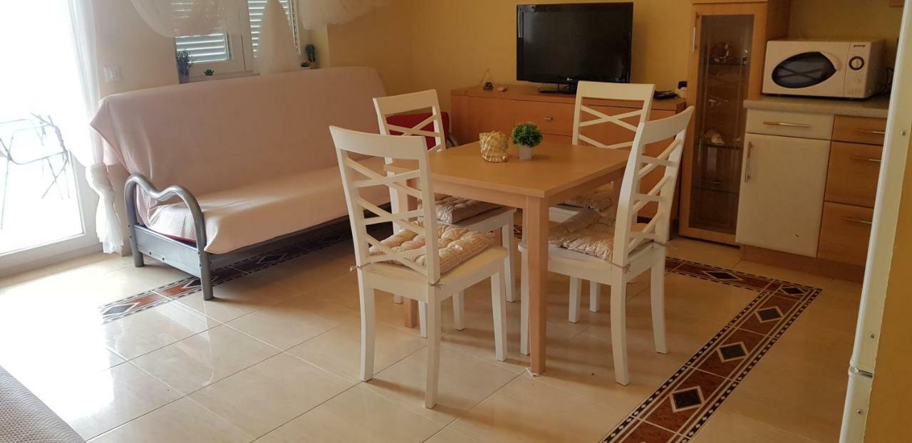 App Lolly Apartment Selce Bagian luar foto